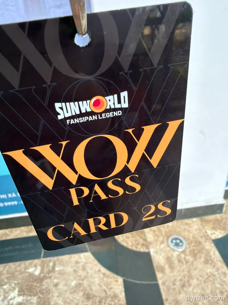 검은 바탕에 주황색 글씨로 ‘WOW PASS CARD 2S’라고 적힌 Sun World Fansipan Legend 카드