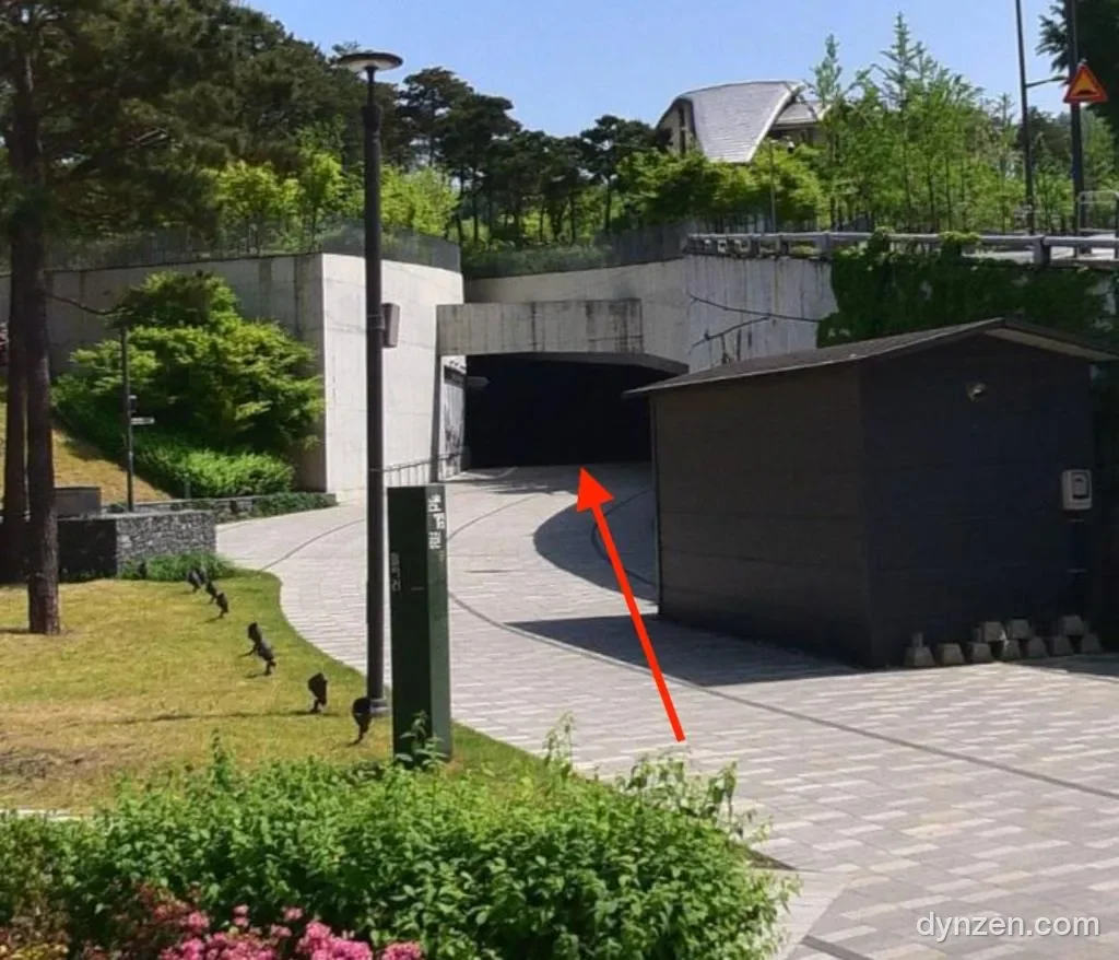 환승주차장 입구 터널