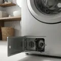 [생활 꿀팁] 겨울철 세탁기 OE 에러: 배수관이 얼었을 땐 '수동 배수'로 해결